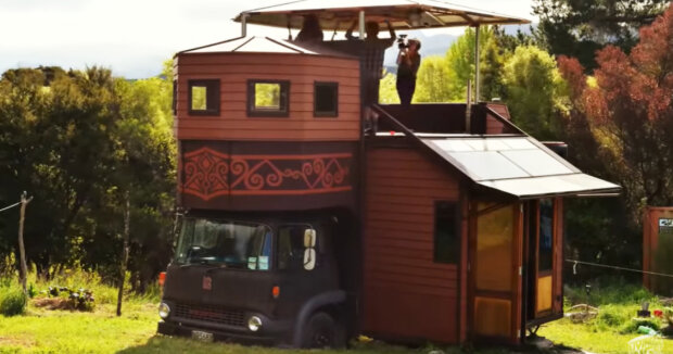 Screenshot: YouTube / Living Big In A Tiny House