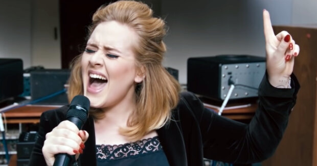 Screenshot: YouTube / Adele